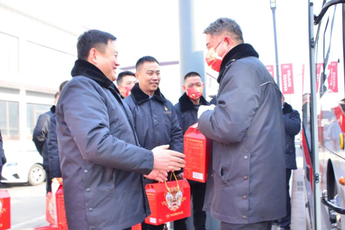 進站點！集團領導與一線職工共度新春