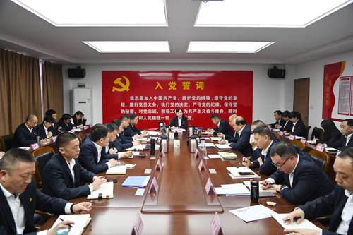 打好“收官戰(zhàn)” 謀好“開局篇”！洛陽公交集團召開11月董事長月調(diào)度會02.JPG